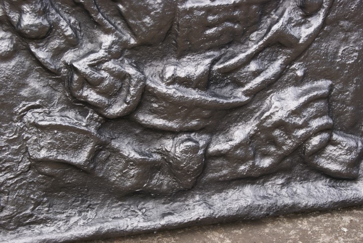 Cast iron fire-back