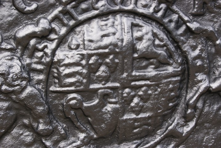 Cast iron fire-back