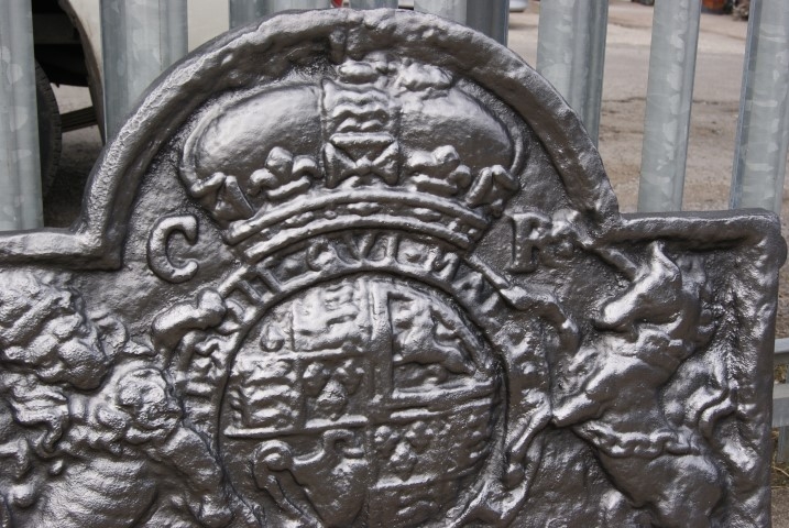 Cast iron fire-back