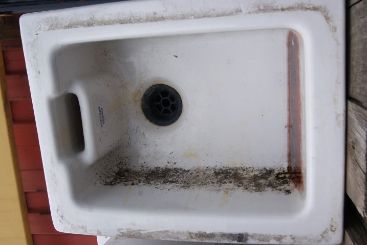 Reclaimed earthenware sinks