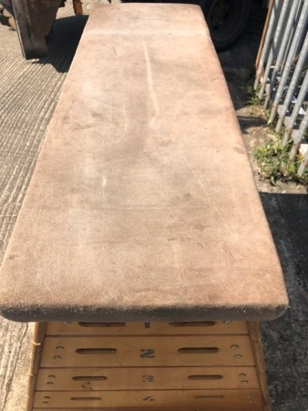 Vintage vaulting box