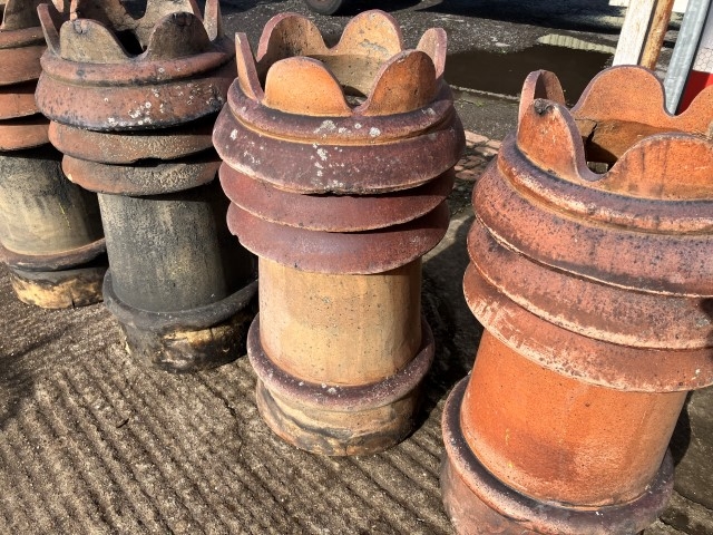 Queen louvered chimney pots