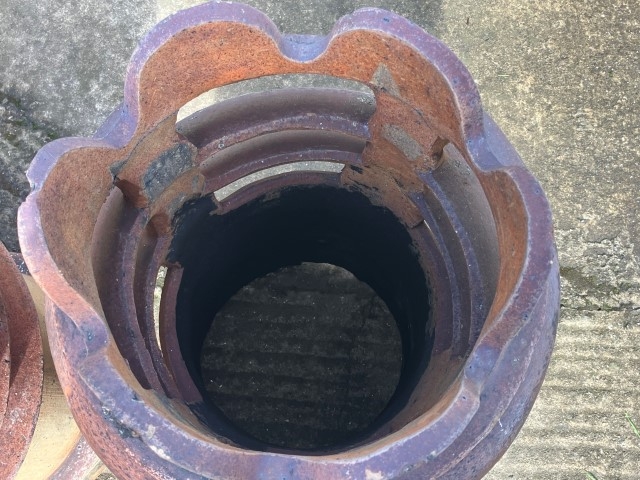 Queen louvered chimney pots