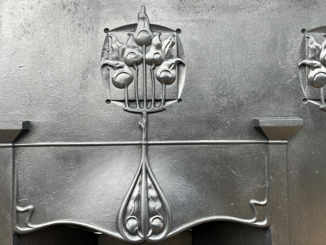 Art Nouveau bedroom grate
