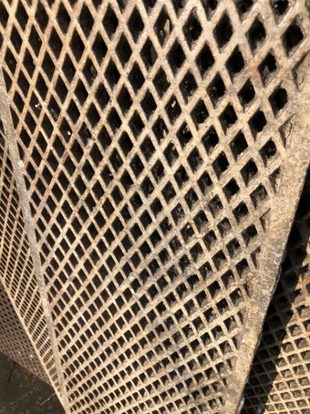 Cast floor grills