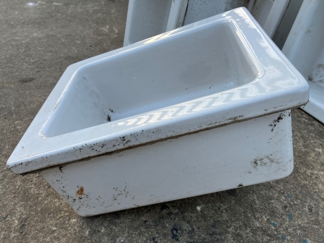 Armitage Shanks lab sinks