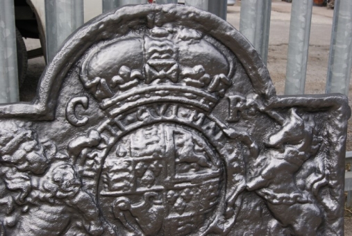 Cast iron fire-back