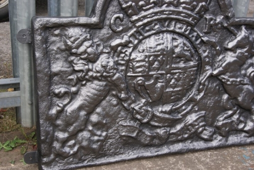 Cast iron fire-back