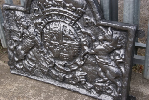 Cast iron fire-back
