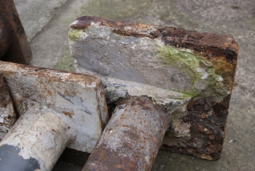 Pair of cast iron support columns