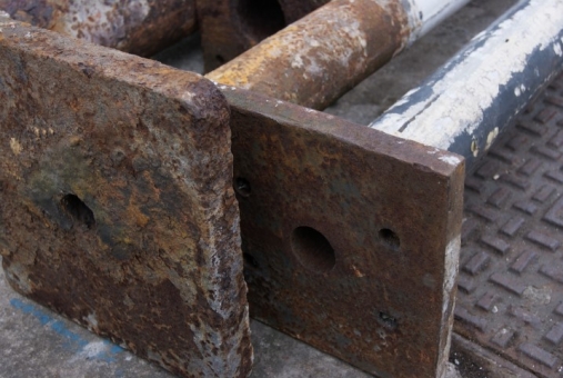 Pair of cast iron support columns