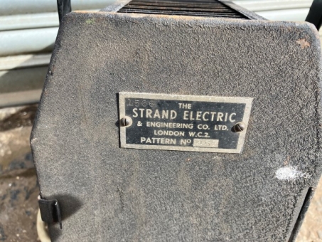 Strand stage light