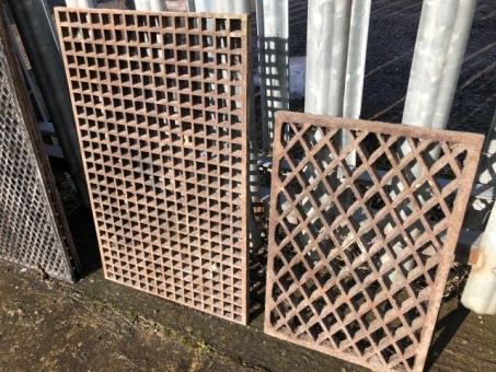 Cast floor grills