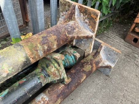 Cast iron columns